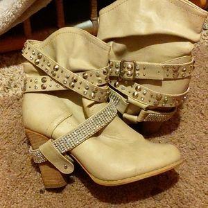 Woman's sz 8 boot